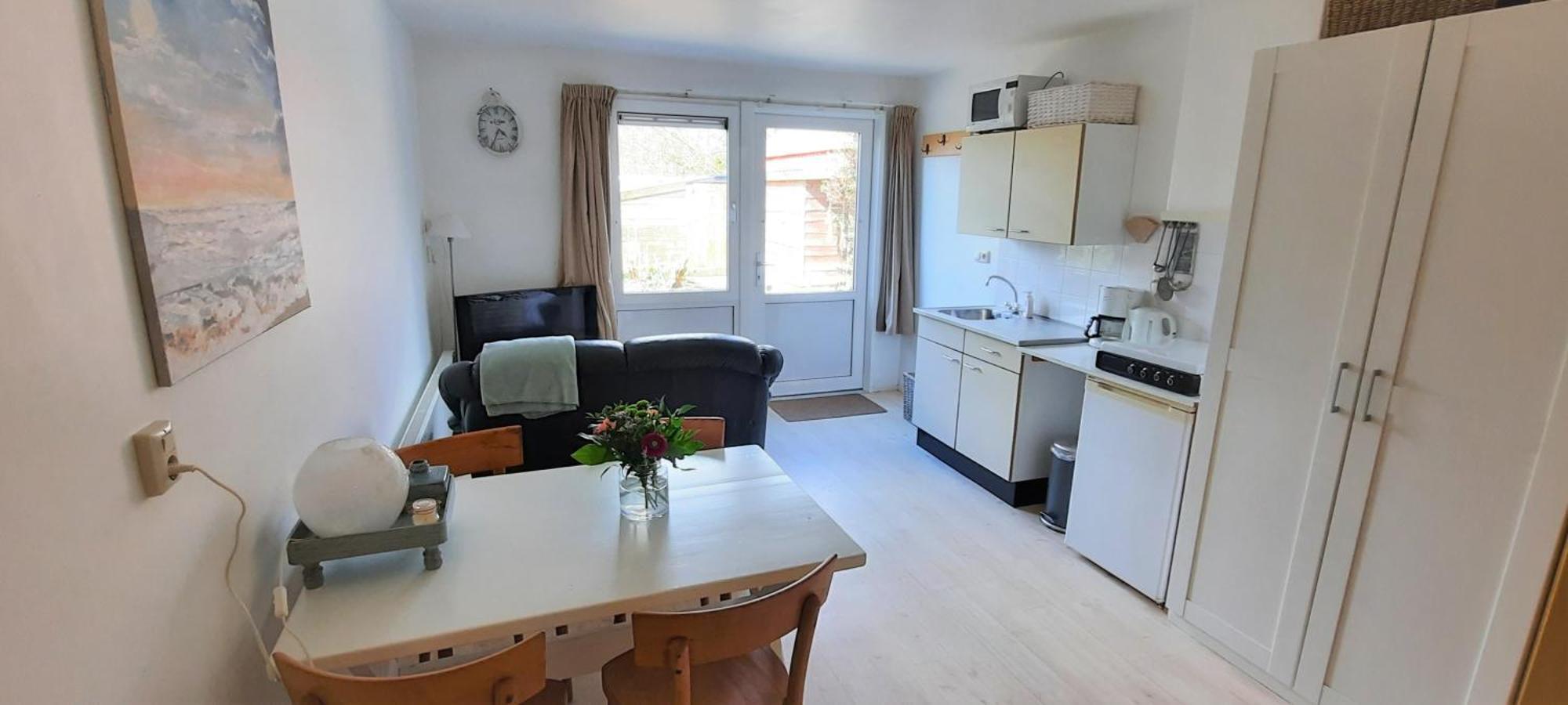 Appartement 2 Met Terras Aan De Tuin Van Op De Roemte Baflo Buitenkant foto
